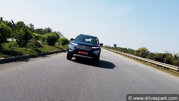 2021 टाटा सफारी रिव्यू: परफॉर्मेंस, हैंडलिंग, डिज़ाइन