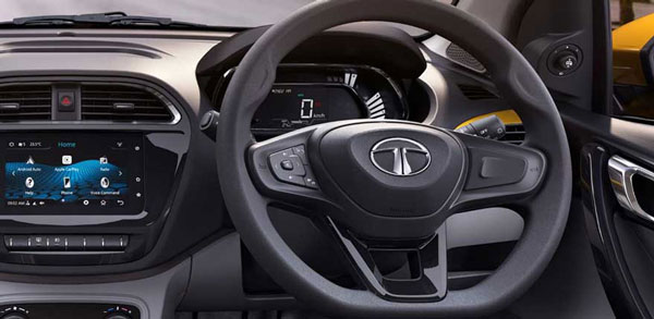 Tata Tiago New Color Option: टाटा टियागो को मिलने वाला है नया एरिजोना ब्लू कलर, येलो कलर होगा बंद