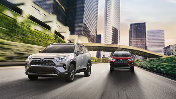 Toyota RAV4 SUV Spotted Testing: टोयोटा आरएवी4 एसयूवी टेस्टिंग के दौरान आई नजर, जल्द लॉन्च