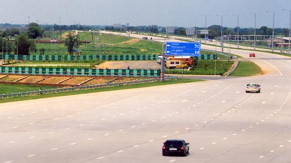 Yamuna Expressway: यमुना एक्सप्रेसवे पर गाड़ी चलाने के लिए अब जरूरी है यह ऐप, करें लें इंस्टाॅल