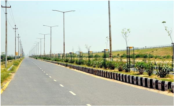 Yamuna Expressway: यमुना एक्सप्रेसवे पर गाड़ी चलाने के लिए अब जरूरी है यह ऐप, करें लें इंस्टाॅल
