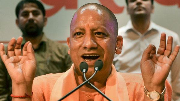 Fine On Spitting On Road: यूपी में चलती गाड़ी से थूका तो होगा 1000 रुपये का जुर्माना
