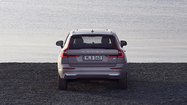 2021 Volvo XC60 Facelift Unveiled: नई वोल्वो एक्ससी60 फेसलिफ्ट का हुआ खुलासा, जानें क्या बदला
