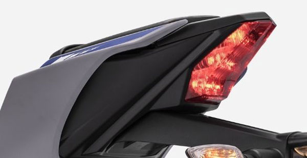 Yamaha YZF R15 Price Hiked: यामाहा वायजेडएफ आर15 वी3 बाइक हुई महंगी, जानें क्या है नई कीमत