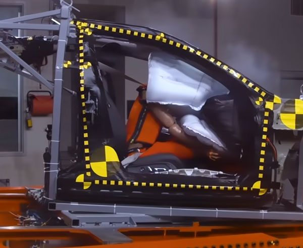 Dual Airbags Made Mandatory For Cars: कार में अब दो एयरबैग होंगे जरूरी, बढ़ेगी यात्रियों की सुरक्षा