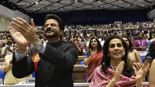 अनिल कपूर ने अपनी पत्नी को गिफ्ट की 1 करोड़ की मर्सिडीज-बेंज जीएलएस एसयूवी