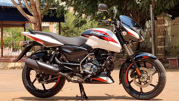 2021 Bajaj Pulsar 150 New Color Option: बजाज पल्सर 150 नए सफ़ेद रंग विकल्प में डीलरशिप पर आई नजर, जल्द होगी लॉन्च