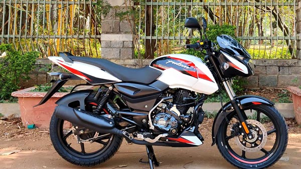 2021 Bajaj Pulsar 150 New Color Option: बजाज पल्सर 150 नए सफ़ेद रंग विकल्प में डीलरशिप पर आई नजर, जल्द होगी लॉन्च