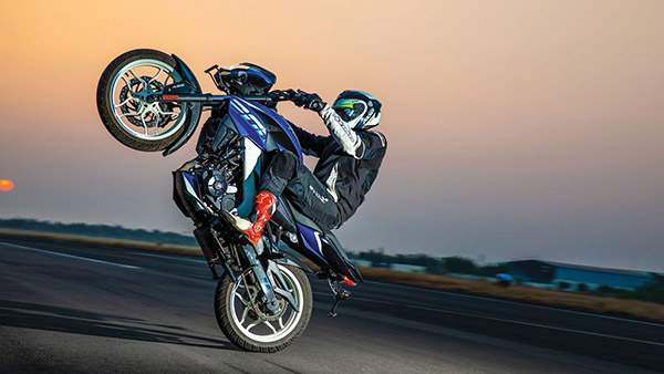 Pulsar NS200 Sets New Indian Record: पल्सर एनएस200 के नाम हुआ सबसे तेज 400 मीटर व्हीली का रिकॉर्ड
