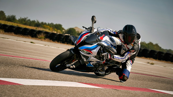 BMW M 1000 RR Teased: बीएमडब्ल्यू एम 1000 आरआर सुपर बाइक का टीजर हुआ जारी, जल्द होगी लाॅन्च