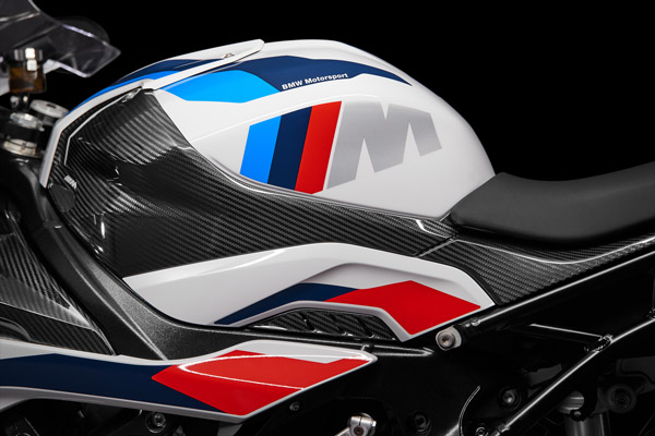 BMW M 1000 RR Teased: बीएमडब्ल्यू एम 1000 आरआर सुपर बाइक का टीजर हुआ जारी, जल्द होगी लाॅन्च