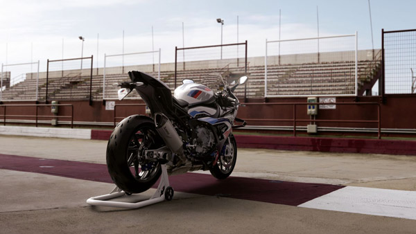 BMW M 1000 RR Launched: बीएमडब्ल्यू एम 1000 आरआर सुपर बाइक हुई लाॅन्च, जानें कीमत व फीचर्स
