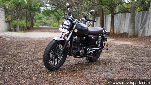 Honda CB350 Sales Milestone: होंडा सीबी350 की बिक्री 13,000 यूनिट के पार, कीमत में हुई वृद्धि