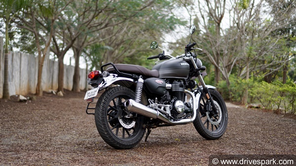Honda CB350 Sales Milestone: होंडा सीबी350 की बिक्री 13,000 यूनिट के पार, कीमत में हुई वृद्धि