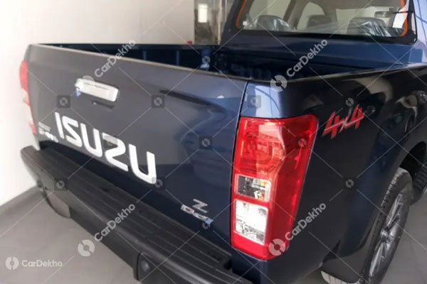 Isuzu D-Max V-Cross BS6 Reaches Dealership: इसुजु डी-मैक्स वी-क्रॉस बीएस6 डीलरशिप पहुंचना हुई शुरू, अप्रैल में होगी लॉन्च