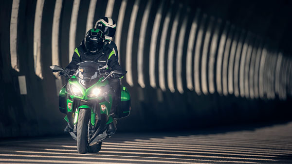 Kawasaki Announces Price Hike: कावासाकी की बाइक 1 अप्रैल से होगी महंगी, इन मॉडलों की कीमत बढ़ी