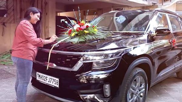Son Surprises Father With Kia Seltos: बेटे ने पिता के जन्मदिन पर गिफ्ट की किया सेल्टोस कार, देखें वीडियो