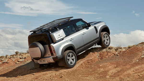 Land Rover Defender Diesel Launched: लैंड रोवर डिफेंडर डीजल इंजन में हुई लॉन्च, जानें क्या हैं कीमत
