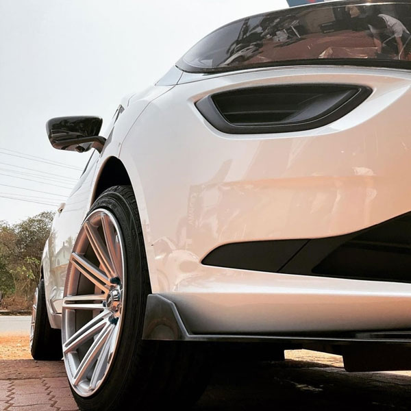 Tata Altroz Modification: टाटा अल्ट्रोज में लगाए 17-इंच के कॉनकेव रिम्स, बढ़ गया है स्पोर्टीनेस