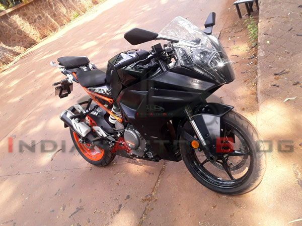 New KTM RC 390 Spied: नई केटीएम आरसी 390 पहली बार टेस्टिंग करते आई नजर, देखें तस्वीरें