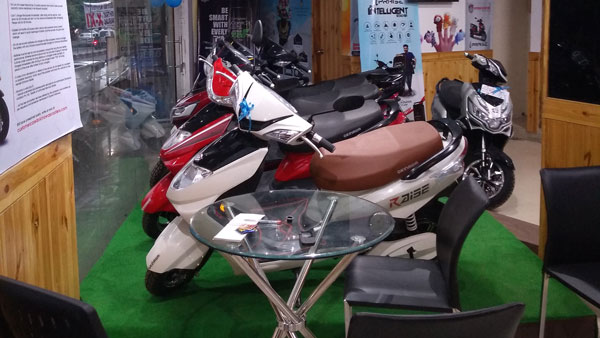 Okinawa Electric Scooters Sales: ओकिनावा इलेक्ट्रिक स्कूटर्स की बिक्री में आई 30 की बढ़ोत्तरी, जानें क्यों