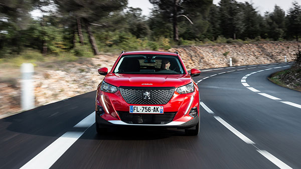 Peugeot 2008 SUV Spied: प्यूजो 2008 एसयूवी भारत में पहली बार टेस्टिंग करते आई नजर, जानें