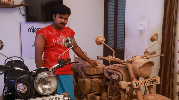 Royal Enfield Bullet Wooden Model: इस व्यक्ति ने लकड़ी से बनाई असली जैसी रॉयल एनफील्ड बुलेट, देखें