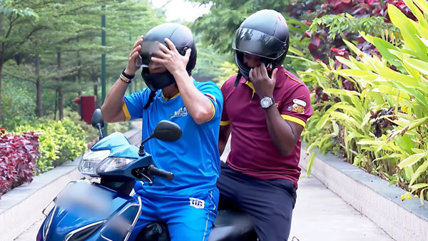 Sachin & Brian Lara Rides Scooter: सचिन तेंदुलकर व ब्रायन लारा ने चलाया स्कूटर, दिया रोड सेफ्टी का संदेश
