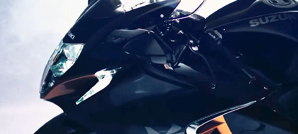 New Suzuki Hayabusa Teased: नई सुजुकी हायाबुसा जल्द होगी भारत में लाॅन्च, कंपनी ने किया खुलासा