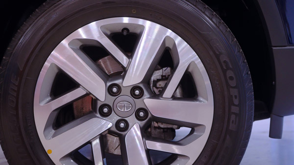 Tata Safari Ceramic Coating Launched: टाटा सफारी के लिए सेरामिक कोटिंग हुआ लाॅन्च, जानें क्या है खास