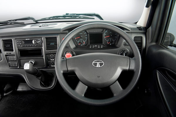 Tata Motors Unveils T-Series Smart Truck Range: टाटा मोटर्स ने टी-सीरीज की स्मार्ट ट्रक रेंज को किया पेश