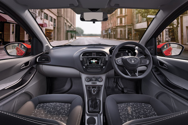 Tata Tiago New Colour Option Introduced: टाटा टियागो अब एरिजोना ब्लू कलर ऑप्शन में हुई पेश