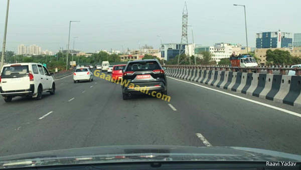 Toyota RAV4 Spied Testing: टोयोटा आरएवी4 टेस्टिंग के दौरान आई नजर, इस साल हो सकती है लॉन्च