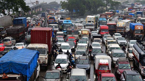 India Has Over 4 Crore Old Vehicles: देश में 4 करोड़ से ज्यादा पुराने वाहन सड़कों पर, सरकार लगाएगी ग्रीन टैक्स