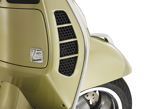 Vespa 75th Anniversary Edition Scooter Unveiled: वेस्पा ने किया 75वीं एनिवर्सरी एडिशन स्कूटर का खुलासा