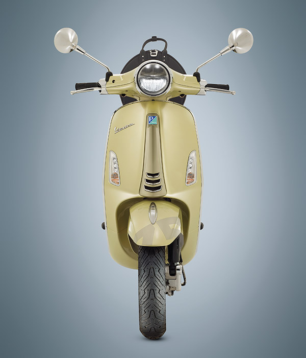 Vespa 75th Anniversary Edition Scooter Unveiled: वेस्पा ने किया 75वीं एनिवर्सरी एडिशन स्कूटर का खुलासा