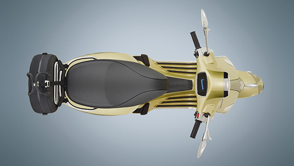 Vespa 75th Anniversary Edition Scooter Unveiled: वेस्पा ने किया 75वीं एनिवर्सरी एडिशन स्कूटर का खुलासा