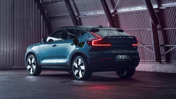 Volvo C40 Electric SUV Unveiled: आ रही है वोल्वो की सी40 इलेक्ट्रिक एसयूवी, रेंज होगी 400 किमी से अधिक
