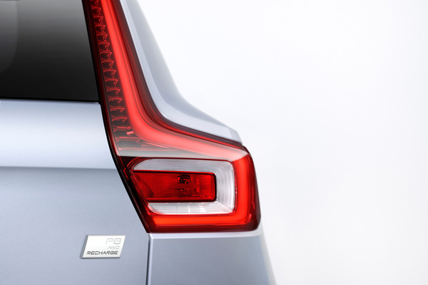 Volvo XC40 Recharge Unveiled In India: वोल्वो एक्ससी40 रिचार्ज भारत में हुई पेश, जल्द होगी लाॅन्च