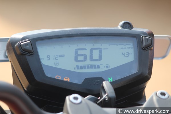 2021 TVS Apache RTR 160 Review: लेटेस्ट डिजाइन के साथ है परफेक्ट एंट्री लेवल कम्यूटर बाइक