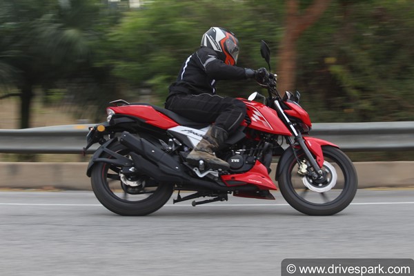 2021 TVS Apache RTR 160 Review: लेटेस्ट डिजाइन के साथ है परफेक्ट एंट्री लेवल कम्यूटर बाइक