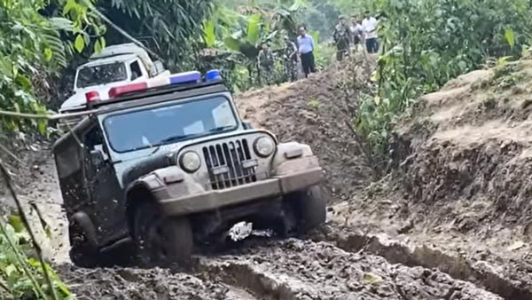 अरुणाचल प्रदेश के सीएम पेमा खांडू ने चलाई महिंद्रा थार एसयूवी, 157 किमी तय कर पहुंचे सुदूर गांव