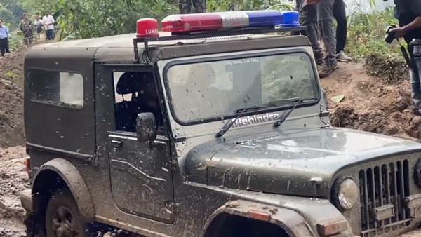 अरुणाचल प्रदेश के सीएम पेमा खांडू ने चलाई महिंद्रा थार एसयूवी, 157 किमी तय कर पहुंचे सुदूर गांव