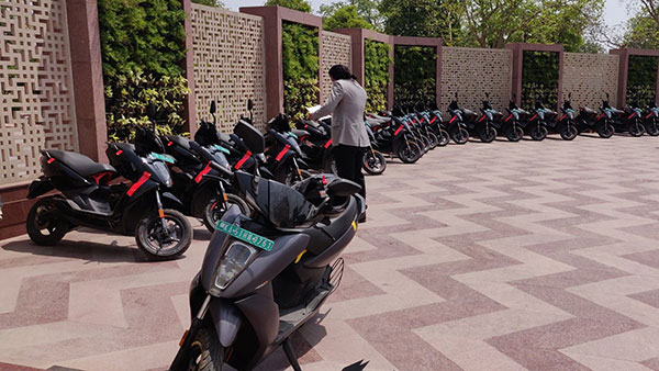 Ather 450X Customers Delivery Starts In Delhi: एथर 450एक्स की डिलीवरी दिल्ली में ग्राहकों के लिए हुई शुरू