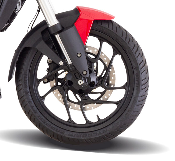 Bajaj Dominar 250 Spotted In New Colours: बजाज डोमिनार 250 नए रंग में हुई उपलब्ध, डिलरशिप पर पहुंची