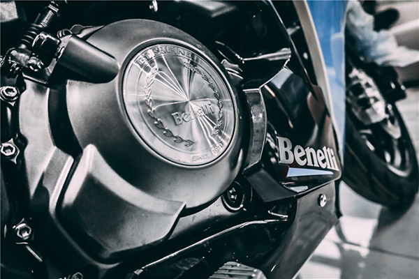 2021 Benelli 302R Unveiled: नई बेनेली 302आर हुई पेश, कावासाकी निंजा 300 को देगी टक्कर