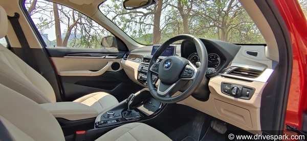 BMW X1 S-Drive 20d Review: बीएमडब्ल्यू एक्स1 एस-ड्राइव 20डी: जानें कैसी है यह कार, फीचर्स व इंजन