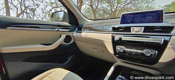 BMW X1 S-Drive 20d Review: बीएमडब्ल्यू एक्स1 एस-ड्राइव 20डी: जानें कैसी है यह कार, फीचर्स व इंजन