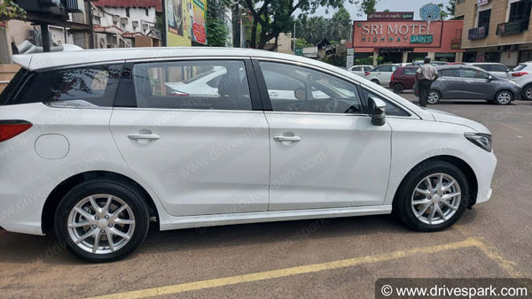 BYD e6 Spotted Testing: बीवायडी ई6 इलेक्ट्रिक एमपीवी टेस्टिंग करते आई नजर, देखें