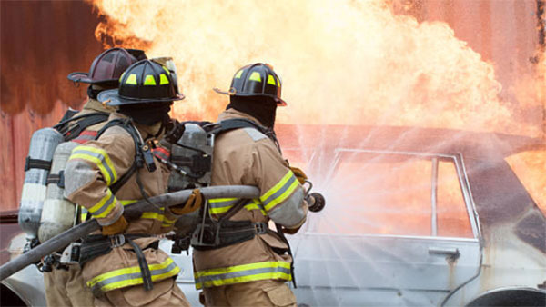 What To Do If Car Catches Fire: अगर कार में लग जाए आग, तो ऐसे बचाएं अपनी जान, फाॅलो करें ये टिप्स